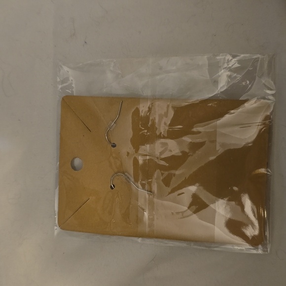 Christmas 🎄 Earrings - Picture 4 of 4